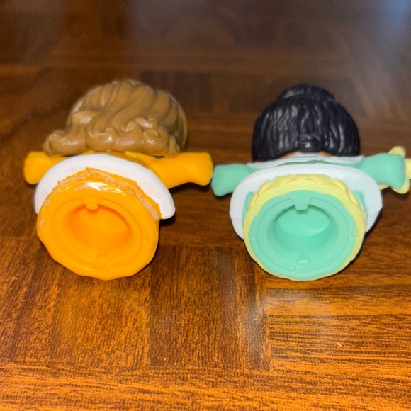 Fisher Price Little People Tiana and Belle - winter versions - Picture 5 of 5